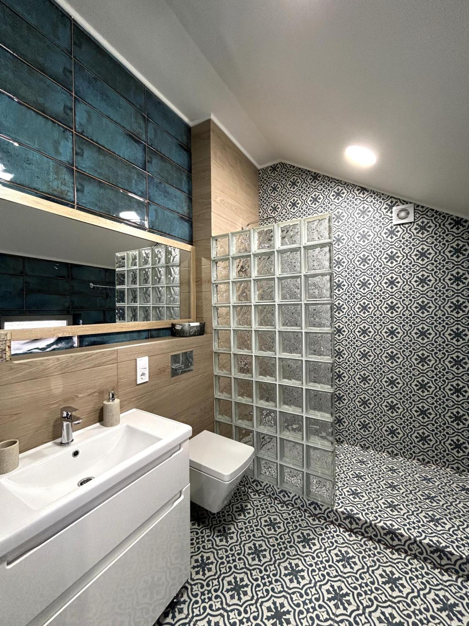 Modern Apartment In The City Center Лвив Екстериор снимка