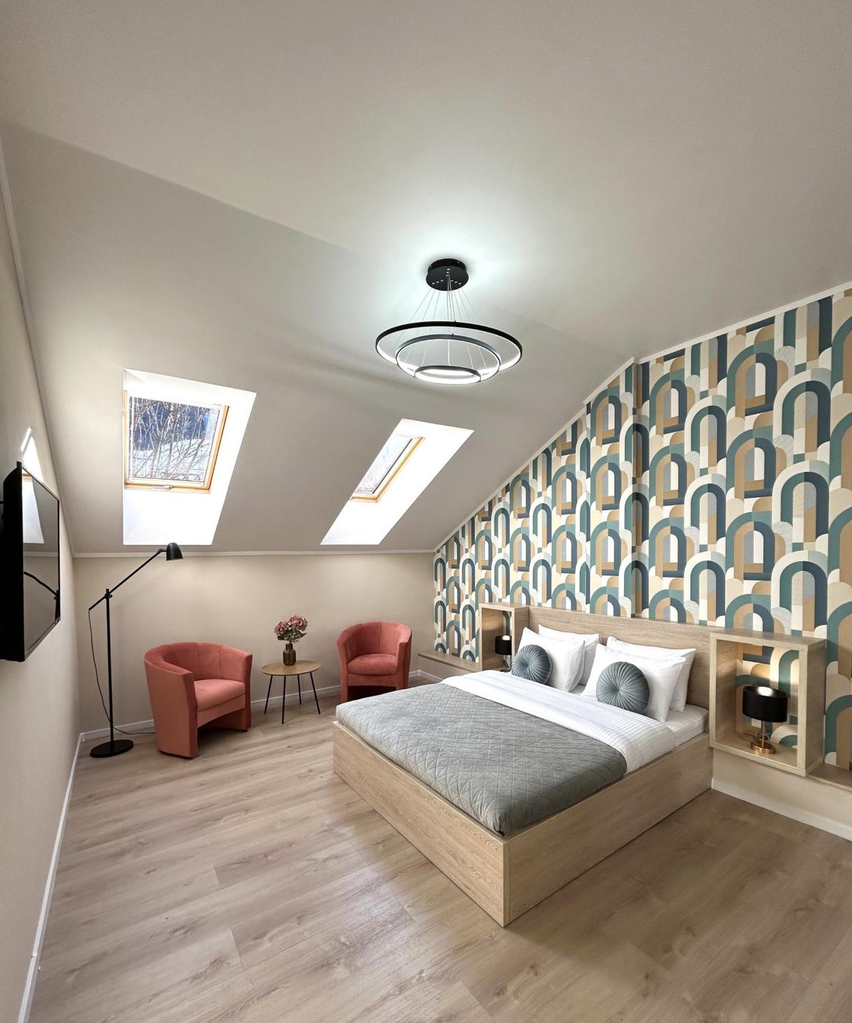 Modern Apartment In The City Center Лвив Екстериор снимка